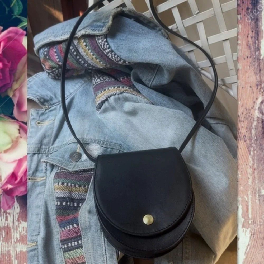 VINTAGE COACH BLACK HORSESHOE CROSSBODY /  BELT BAG 4857